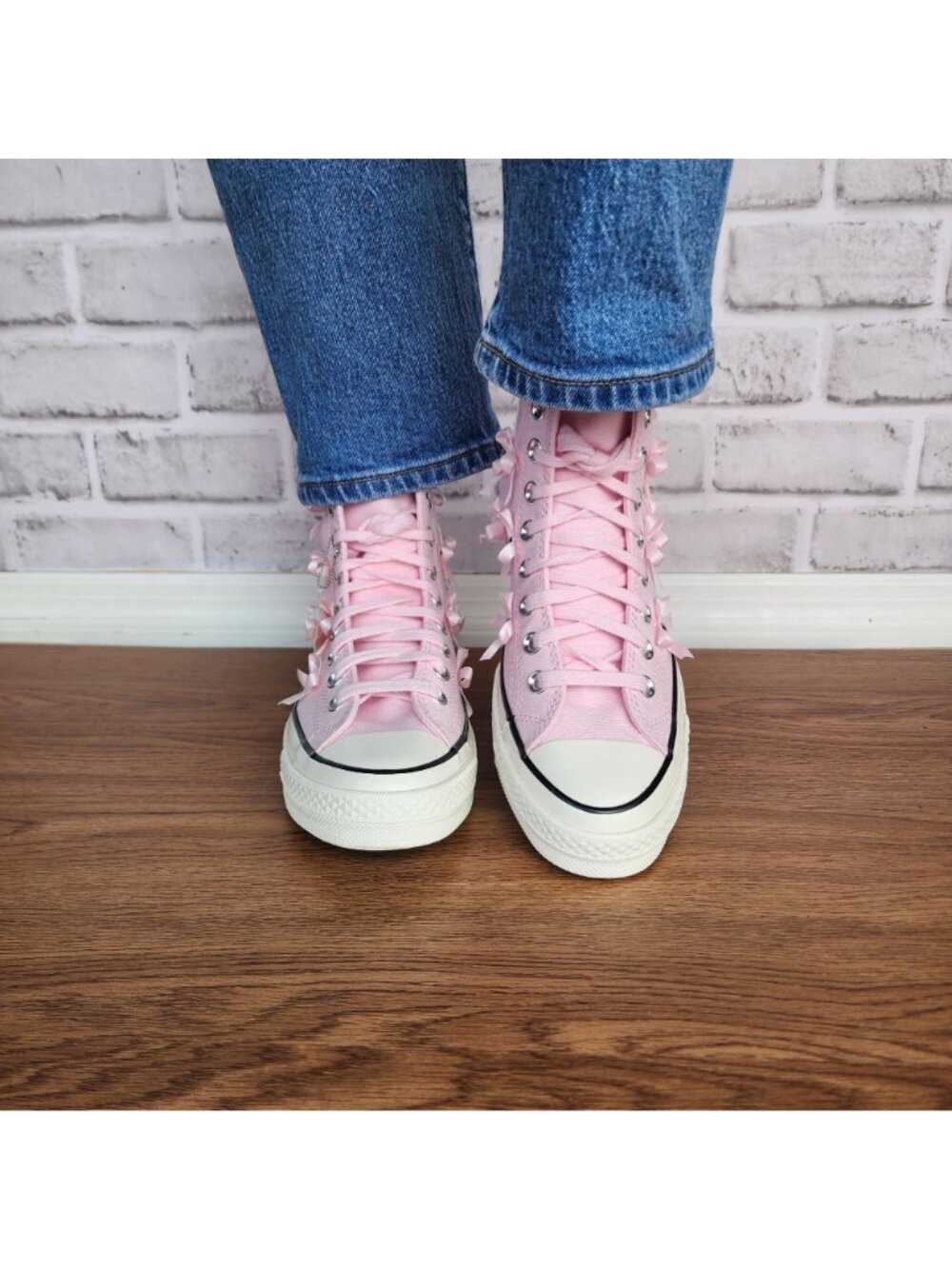 ⭐Converse Chuck 70 Hi Bow Studded Size 9.5 Women's Shoes Sneakers Pink A14444C⭐ - Picture 5 of 10